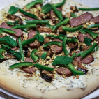Pizza s jahňacím a pistáciami IMG 41321