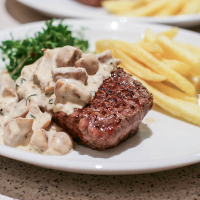 Steak met saus en frieten IMG 44291