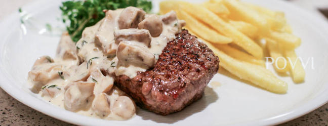 Steak with sauce en fries IMG 44291