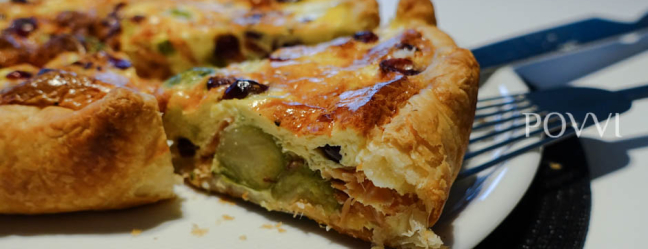 Quiche s údeným lososom, rúžičkovým kelom a brusnicami DSC00615