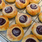Blackcurrant buns ® DSC04381