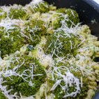 Pasta with broccoli pesto DSC09968