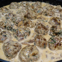 Meatballs with spinach and champignon sauce DSC02950